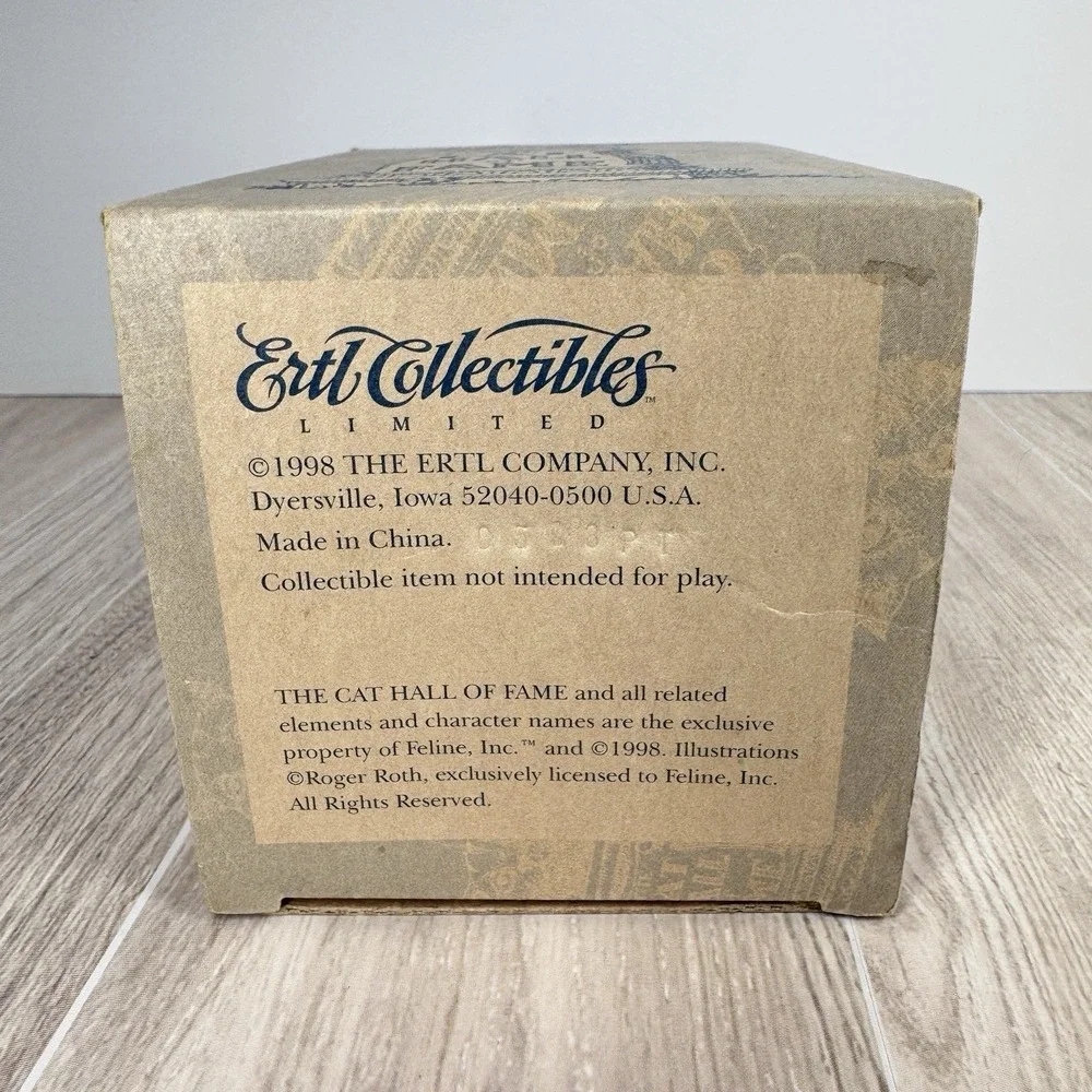 Cat Hall of‎ Fame 241 Cats Fifth Avenue Ertl Figurine 1998 NOB w Box